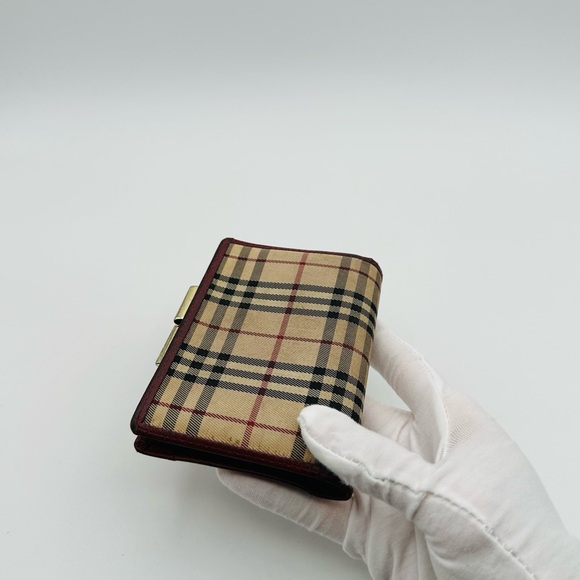 Burberry Nova Check Wallet - Picture 10 of 12